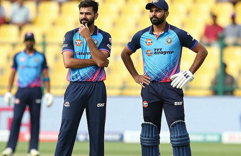 दो मुकुट और एक कैलेंडर: जैन्सन की दोहरी नंबर-1, अभिषेक की वापसी — और वह संख्या जो तालिका नहीं छापती दो मुकुट और एक कैलेंडर: जैन्सन की दोहरी नंबर-1, अभिषेक की वापसी — और वह संख्या जो तालिका नहीं छापती