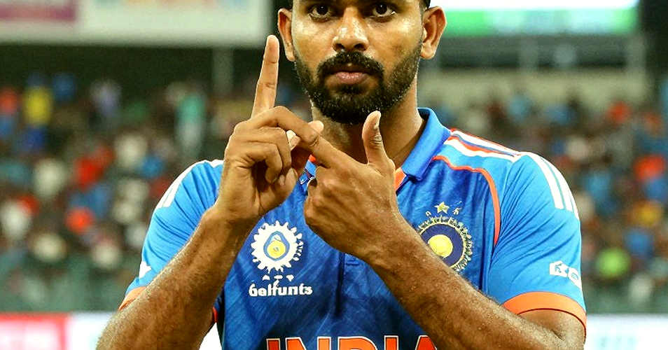 दिरहम में छपी टिकट: भारत-पाकिस्तान का मुक़ाबला कैलेंडर से निकलकर ICC की इन्वेंटरी कैसे बन गया दिरहम में छपी टिकट: भारत-पाकिस्तान का मुक़ाबला कैलेंडर से निकलकर ICC की इन्वेंटरी कैसे बन गया